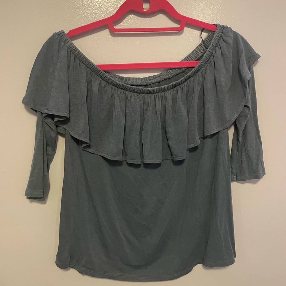 american eagle off the shoulder top!